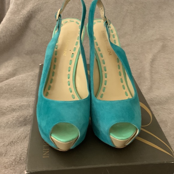 Enzo Angiolini turquoise suede and patent leather sling backs - Picture 2 of 8